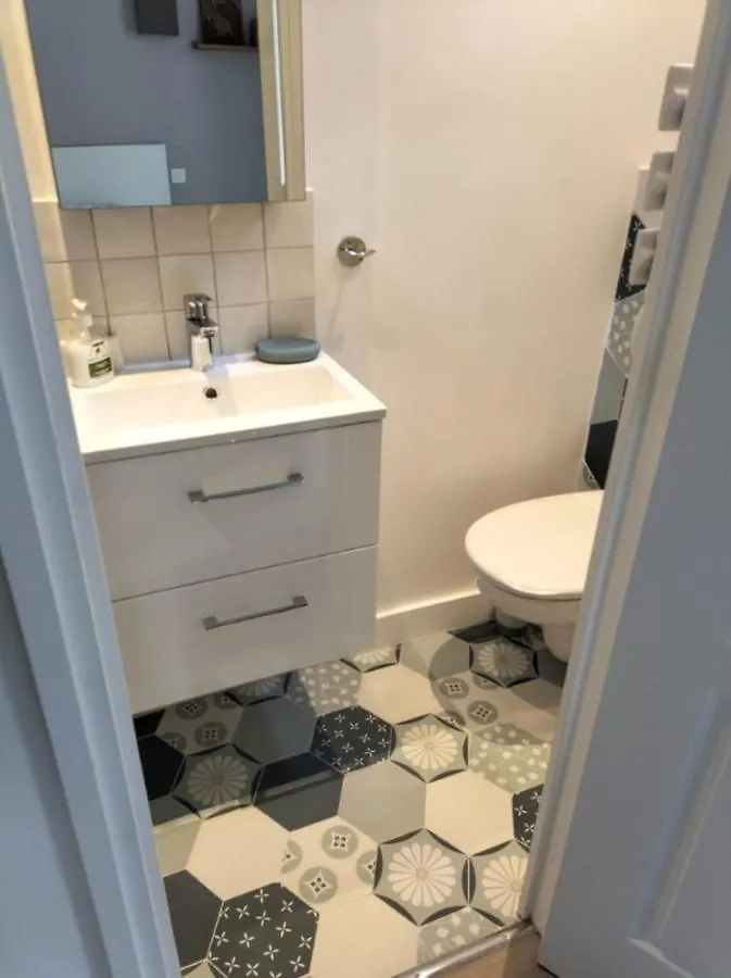 Cosy Apt Near Parc De La דירה